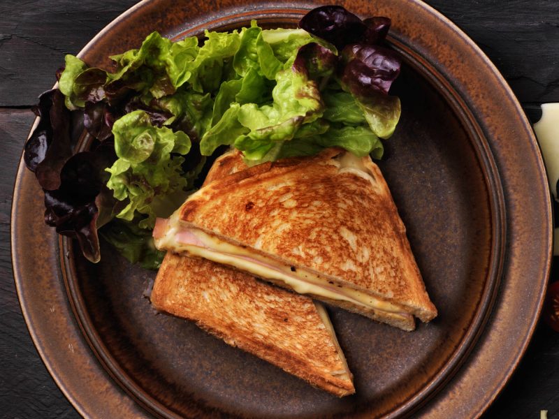 Croque Monsieur – lämmin juusto-kinkkuleipä