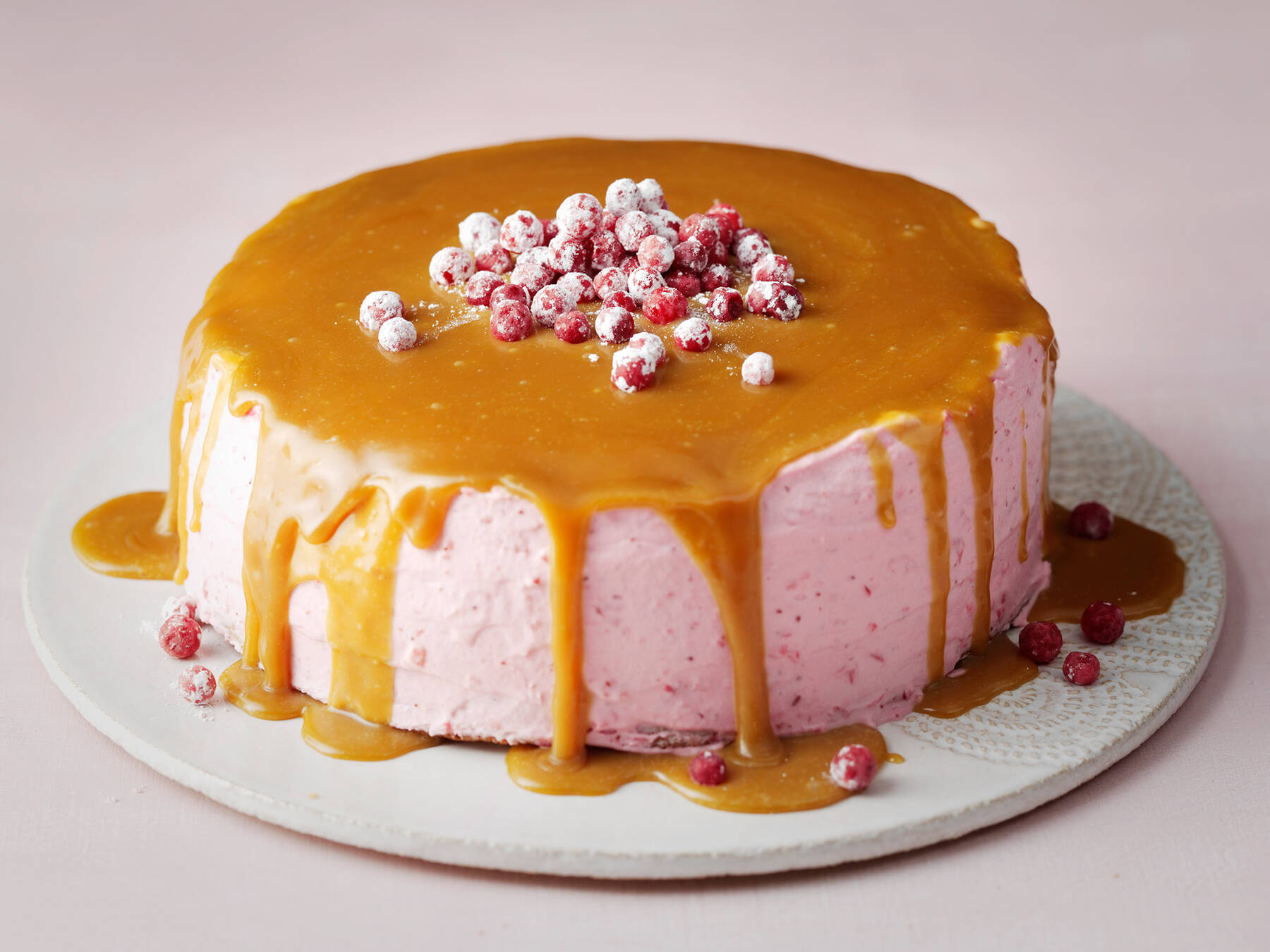 Puolukka-kinuskikakku - Valio