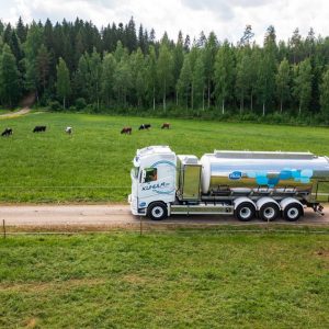 Biokaasulla kulkeva maitoauto